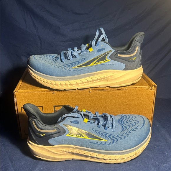 ALTRA- TORIN7, blue white, 8.5 men QS - Picture 1 of 4